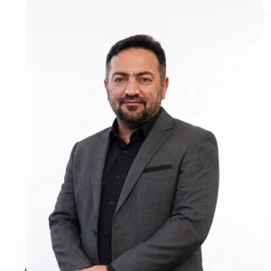 روح‌الله حکیمی، مدیر نصب چهل پنجره اسپادانا